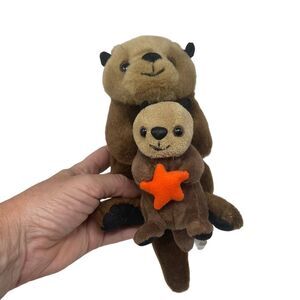 Adventure Planet Mother & baby Otter with Star Shell